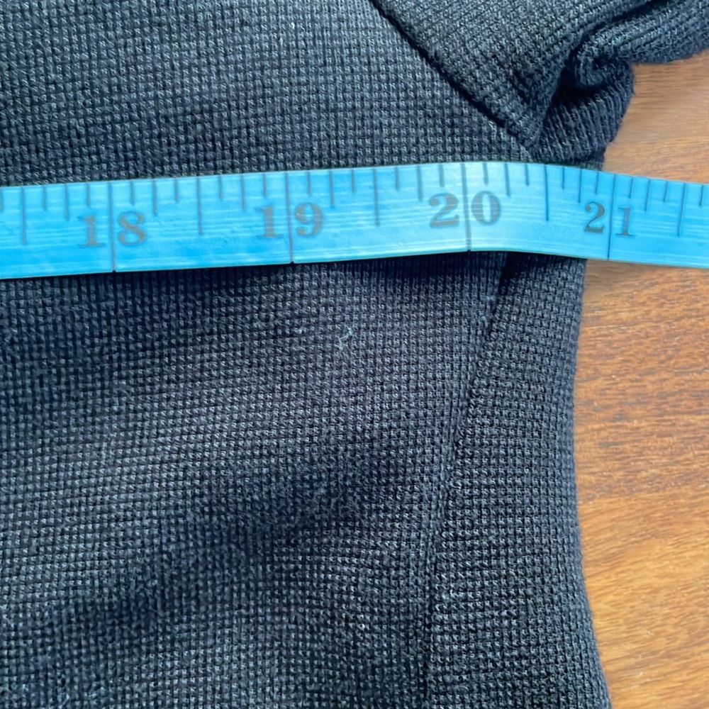 UNIGLO BLACKEST BLACK SWEATER size L - Picture 7 of 8